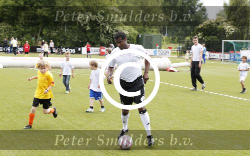 Amsterdam 29 juni 2013
Voetbaltournooi op de toekomst (ajax) voor de stichting de upside van down
met diverse bn ers en oud voetballers.. Syndroom van down. John Williams
Peter Smulders bv
