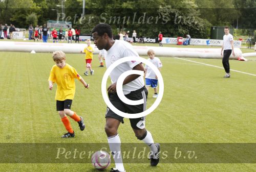 Amsterdam 29 juni 2013
Voetbaltournooi op de toekomst (ajax) voor de stichting de upside van down
met diverse bn ers en oud voetballers.. Syndroom van down. John Williams
Peter Smulders bv