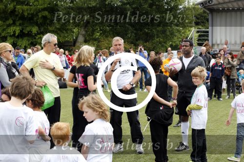 Amsterdam 29 juni 2013
Voetbaltournooi op de toekomst (ajax) voor de stichting de upside van down
met diverse bn ers en oud voetballers.. Syndroom van down. John Williams
Peter Smulders bv