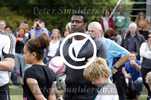 Amsterdam 29 juni 2013
Voetbaltournooi op de toekomst (ajax) voor de stichting de upside van down
met diverse bn ers en oud voetballers.. Syndroom van down. John Williams
Peter Smulders bv