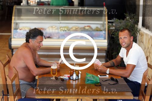 ibiza 1 juli 2013
Johnny Heitinga en zijn vrouw Charlotte Sophie met hun kinderen jezebel en Lennox op het strand van Talamanca.
Peter Smulders bv