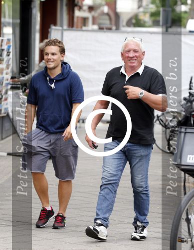 Amsterdam 9 augustus 2013
Jaap van Zweden met zijn zoon Benjamin op de cornelis schuytstraat. En met Joop Kruis en Daniel v Zweden
Peter Smulders bv
