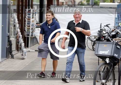 Amsterdam 9 augustus 2013
Jaap van Zweden met zijn zoon Benjamin op de cornelis schuytstraat. En met Joop Kruis en Daniel v Zweden
Peter Smulders bv