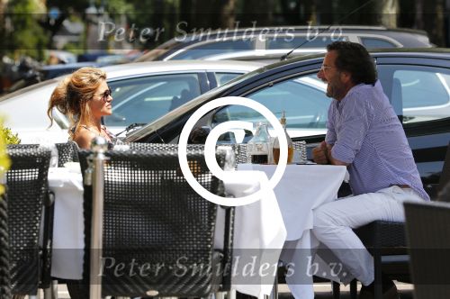 Amsterdam 8 juli 2013
Herman Heinsbroek en Judith Wiersema op de pc hooftstraat en lunchend in amsterdam zuid.
Peter Smulders bv