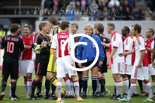 Amsterdam 3 juli 2013
Sjaak Swart 75 jaar . Hij viert dat met een wedstrijd met oud ajax spelers in het Olympisch stadion. Justin Swart
Peter Smulders bv