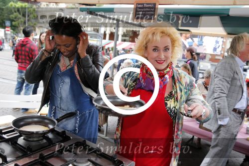 Amsterdam 1 juli 2013
Prominenten serveren 1 juli Keti Koti Ontbijt bij herdenking slavernijverleden op het Leidse Plein. Karin Bloemen
Peter Smulders bv