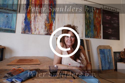 ibiza 16 juli 2013
Kees ter Brugge in haar atelier waar ze schildert en kleit.
Peter Smulders bv