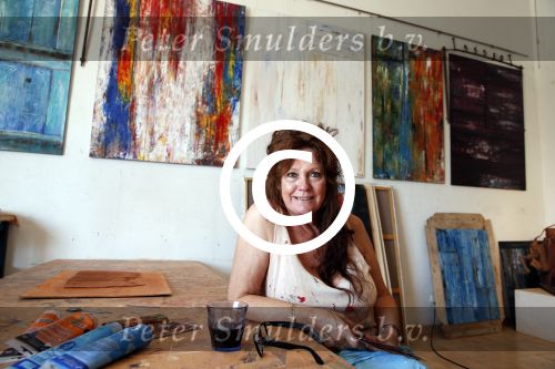 ibiza 16 juli 2013
Kees ter Brugge in haar atelier waar ze schildert en kleit.
Peter Smulders bv