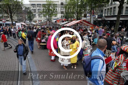 Amsterdam 1 juli 2013
Prominenten serveren 1 juli Keti Koti Ontbijt bij herdenking slavernijverleden op het Leidse Plein.
Peter Smulders bv