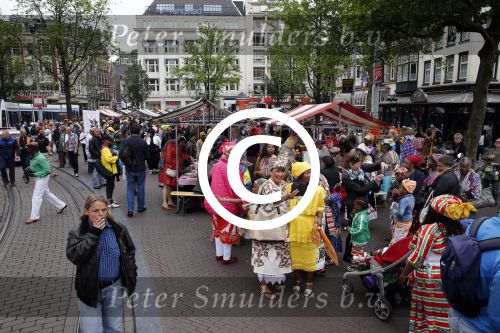 Amsterdam 1 juli 2013
Prominenten serveren 1 juli Keti Koti Ontbijt bij herdenking slavernijverleden op het Leidse Plein.
Peter Smulders bv
