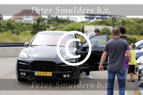 Noordwijk 12 augustus 2013
De spelers van het nederlands elftal verzamelen in het hotel Huis ter Duin voor de vriendschappelijke wedstrijd Portugal-Nederland. Kevin Strootman met zijn porsche cayenne
Peter Smulders bv