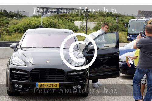 Noordwijk 12 augustus 2013
De spelers van het nederlands elftal verzamelen in het hotel Huis ter Duin voor de vriendschappelijke wedstrijd Portugal-Nederland. Kevin Strootman met zijn porsche cayenne
Peter Smulders bv
