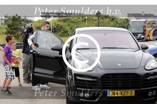 Noordwijk 12 augustus 2013
De spelers van het nederlands elftal verzamelen in het hotel Huis ter Duin voor de vriendschappelijke wedstrijd Portugal-Nederland. Kevin Strootman met zijn porsche cayenne
Peter Smulders bv
