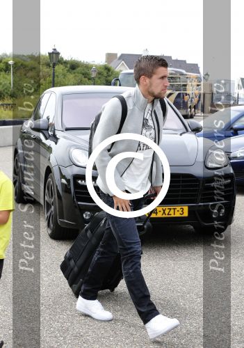 Noordwijk 12 augustus 2013
De spelers van het nederlands elftal verzamelen in het hotel Huis ter Duin voor de vriendschappelijke wedstrijd Portugal-Nederland. Kevin Strootman met zijn porsche cayenne
Peter Smulders bv