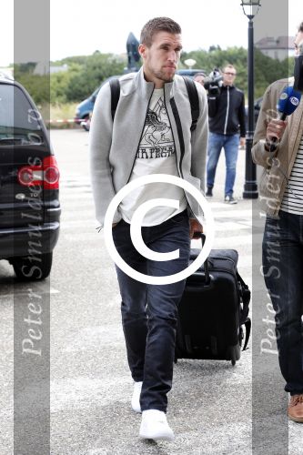 Noordwijk 12 augustus 2013
De spelers van het nederlands elftal verzamelen in het hotel Huis ter Duin voor de vriendschappelijke wedstrijd Portugal-Nederland. Kevin Strootman met zijn porsche cayenne
Peter Smulders bv