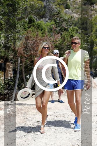ibiza 14 juli 2013
Jaap Reesema en Kim Kotter op vakantie op ibiza
Peter Smulders bv