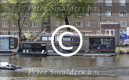 Amsterdam 9 juli 2013
Nieuwe woonboot/ ark van Raymond v d Klundert/Kluun aan de amstel.
Peter Smulders bv