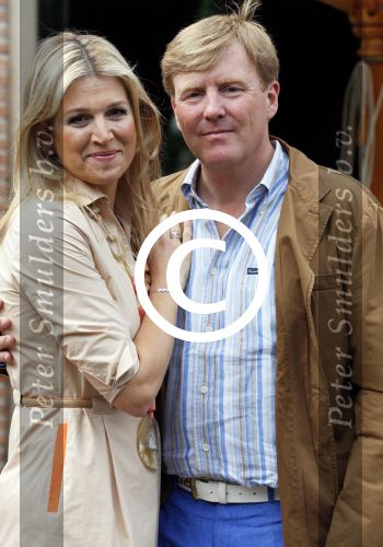 Wassenaar 19 juli 2013
Fotouur met Koning Willem Alexander koningin Maxima en de prinsesjes Amalia Alexia en Ariane bij hun huis op de horsten. Ook hun hond skipper was daarbij aanwezig.
Peter Smulders bv