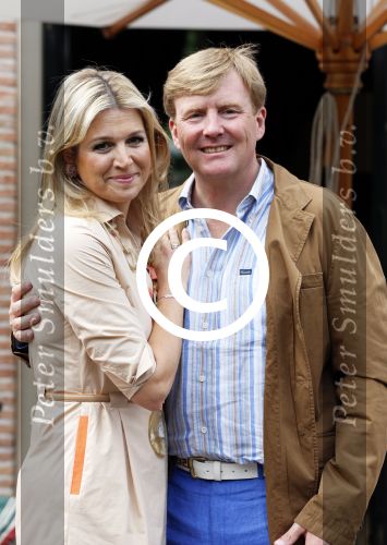 Wassenaar 19 juli 2013
Fotouur met Koning Willem Alexander koningin Maxima en de prinsesjes Amalia Alexia en Ariane bij hun huis op de horsten. Ook hun hond skipper was daarbij aanwezig.
Peter Smulders bv