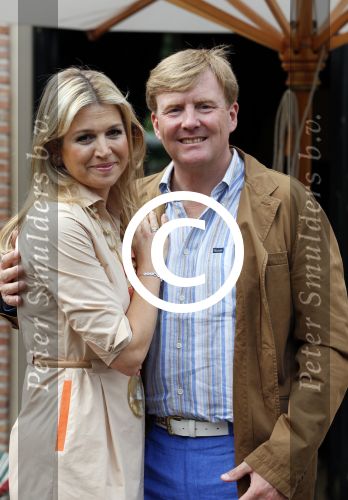 Wassenaar 19 juli 2013
Fotouur met Koning Willem Alexander koningin Maxima en de prinsesjes Amalia Alexia en Ariane bij hun huis op de horsten. Ook hun hond skipper was daarbij aanwezig.
Peter Smulders bv