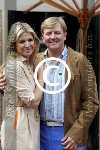 Wassenaar 19 juli 2013
Fotouur met Koning Willem Alexander koningin Maxima en de prinsesjes Amalia Alexia en Ariane bij hun huis op de horsten. Ook hun hond skipper was daarbij aanwezig.
Peter Smulders bv