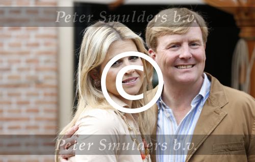 Wassenaar 19 juli 2013
Fotouur met Koning Willem Alexander koningin Maxima en de prinsesjes Amalia Alexia en Ariane bij hun huis op de horsten. Ook hun hond skipper was daarbij aanwezig.
Peter Smulders bv