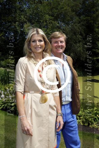 Wassenaar 19 juli 2013
Fotouur met Koning Willem Alexander koningin Maxima en de prinsesjes Amalia Alexia en Ariane bij hun huis op de horsten. Ook hun hond skipper was daarbij aanwezig.
Peter Smulders bv