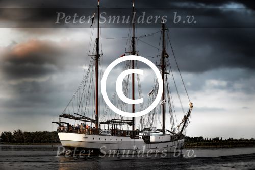 Sneek, 28 Juli 2013
Krekt Sailing Zeilboot varend op de Houkesloot in Sneek
Footo Peter Smulders BV