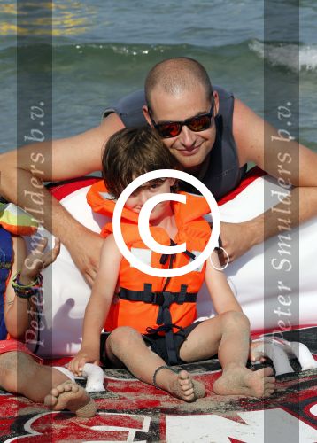 ibiza 11 juli 2013
Lange Frans met zijn vrouw Danielle en kinderen op vakantie op ibiza.
Peter Smulders bv