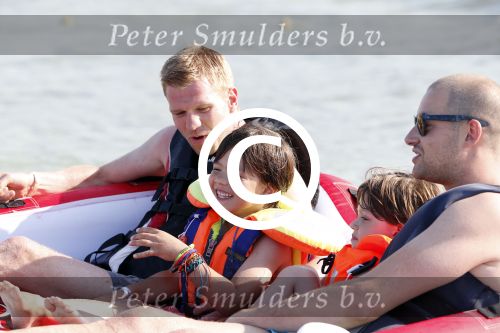 ibiza 11 juli 2013
Lange Frans met zijn vrouw Danielle en kinderen op vakantie op ibiza.
Peter Smulders bv