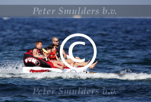 ibiza 11 juli 2013
Lange Frans met zijn vrouw Danielle en kinderen op vakantie op ibiza.
Peter Smulders bv