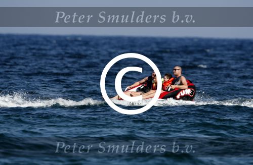 ibiza 11 juli 2013
Lange Frans met zijn vrouw Danielle en kinderen op vakantie op ibiza.
Peter Smulders bv