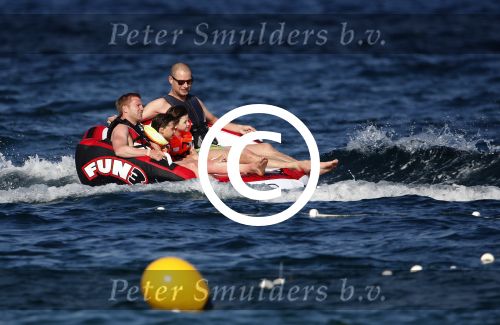 ibiza 11 juli 2013
Lange Frans met zijn vrouw Danielle en kinderen op vakantie op ibiza.
Peter Smulders bv