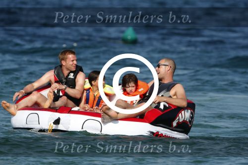 ibiza 11 juli 2013
Lange Frans met zijn vrouw Danielle en kinderen op vakantie op ibiza.
Peter Smulders bv