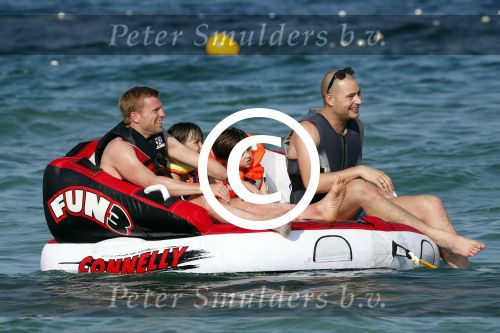 ibiza 11 juli 2013
Lange Frans met zijn vrouw Danielle en kinderen op vakantie op ibiza.
Peter Smulders bv