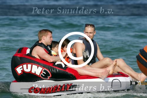 ibiza 11 juli 2013
Lange Frans met zijn vrouw Danielle en kinderen op vakantie op ibiza.
Peter Smulders bv