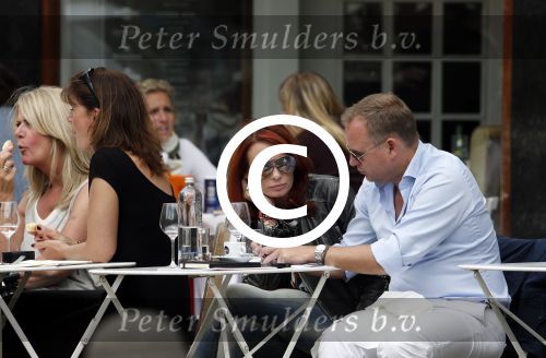 Amsterdam 2 juli 2013
Leontine Borsato op terras met haar manager Mike Dobbinga.
Peter Smulders bv