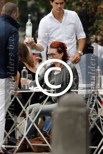 Amsterdam 2 juli 2013
Leontine Borsato op terras met haar manager Mike Dobbinga.
Peter Smulders bv