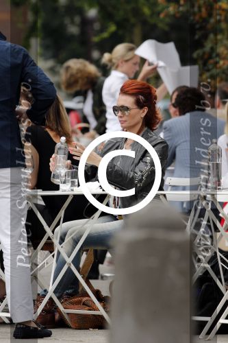 Amsterdam 2 juli 2013
Leontine Borsato op terras met haar manager Mike Dobbinga.
Peter Smulders bv