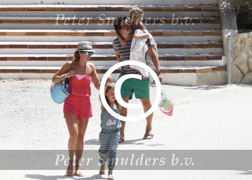 ibiza 13 juli 2013
Lodewijk Hoekstra en Kristel Hoekstra met hun kinderen Dize Hoekstra Madelief Hoekstra en Mels Hoekstra op vakantie op ibiza.
Peter Smulders bv