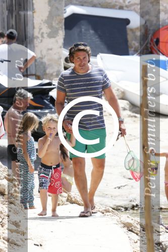 ibiza 13 juli 2013
Lodewijk Hoekstra en Kristel Hoekstra met hun kinderen Dize Hoekstra Madelief Hoekstra en Mels Hoekstra op vakantie op ibiza.
Peter Smulders bv