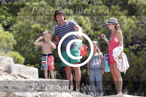 ibiza 13 juli 2013
Lodewijk Hoekstra en Kristel Hoekstra met hun kinderen Dize Hoekstra Madelief Hoekstra en Mels Hoekstra op vakantie op ibiza.
Peter Smulders bv