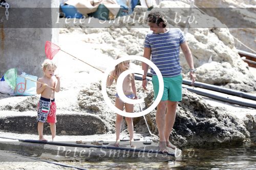 ibiza 13 juli 2013
Lodewijk Hoekstra en Kristel Hoekstra met hun kinderen Dize Hoekstra Madelief Hoekstra en Mels Hoekstra op vakantie op ibiza.
Peter Smulders bv