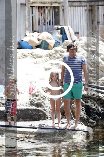 ibiza 13 juli 2013
Lodewijk Hoekstra en Kristel Hoekstra met hun kinderen Dize Hoekstra Madelief Hoekstra en Mels Hoekstra op vakantie op ibiza.
Peter Smulders bv