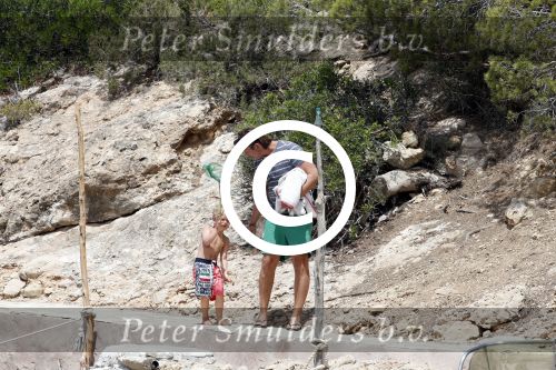 ibiza 13 juli 2013
Lodewijk Hoekstra en Kristel Hoekstra met hun kinderen Dize Hoekstra Madelief Hoekstra en Mels Hoekstra op vakantie op ibiza.
Peter Smulders bv