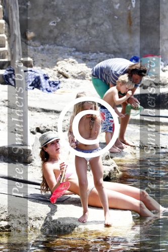 ibiza 13 juli 2013
Lodewijk Hoekstra en Kristel Hoekstra met hun kinderen Dize Hoekstra Madelief Hoekstra en Mels Hoekstra op vakantie op ibiza.
Peter Smulders bv