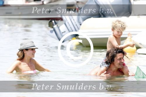 ibiza 13 juli 2013
Lodewijk Hoekstra en Kristel Hoekstra met hun kinderen Dize Hoekstra Madelief Hoekstra en Mels Hoekstra op vakantie op ibiza.
Peter Smulders bv