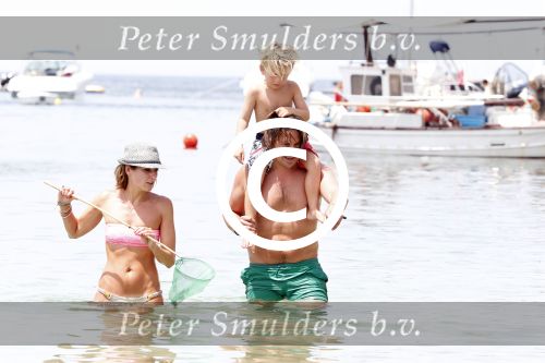ibiza 13 juli 2013
Lodewijk Hoekstra en Kristel Hoekstra met hun kinderen Dize Hoekstra Madelief Hoekstra en Mels Hoekstra op vakantie op ibiza.
Peter Smulders bv