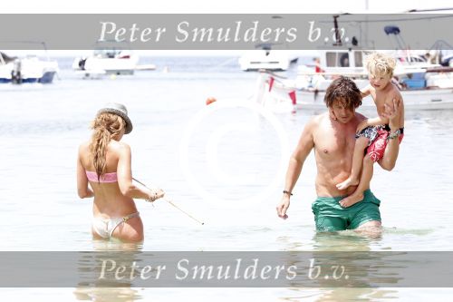 ibiza 13 juli 2013
Lodewijk Hoekstra en Kristel Hoekstra met hun kinderen Dize Hoekstra Madelief Hoekstra en Mels Hoekstra op vakantie op ibiza.
Peter Smulders bv