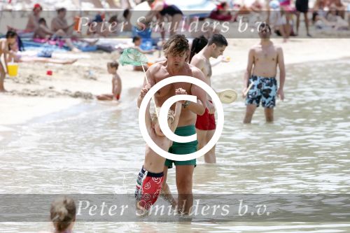 ibiza 13 juli 2013
Lodewijk Hoekstra en Kristel Hoekstra met hun kinderen Dize Hoekstra Madelief Hoekstra en Mels Hoekstra op vakantie op ibiza.
Peter Smulders bv